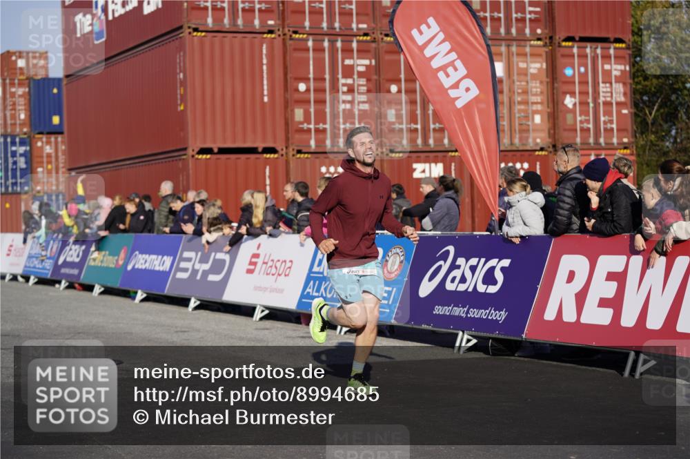 03.10.2025 - Köhlbrandbrückenlauf Michael Burmester http://msf.ph/oto/8994685 03.10.2025 09:56:41 Ziel 1023, 1065, 1103, 1150, 1261, 1703, 3491, 3531, 3763 meine-sportfotos.de
