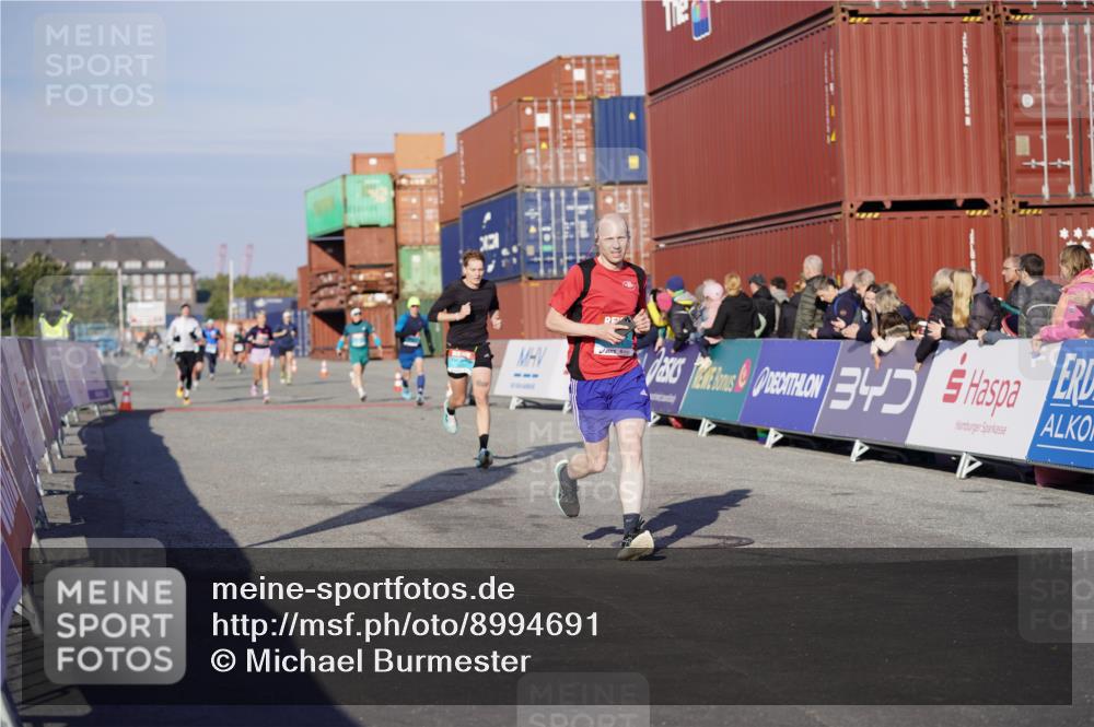 03.10.2025 - Köhlbrandbrückenlauf Michael Burmester http://msf.ph/oto/8994691 03.10.2025 09:56:42 Ziel 1023, 1065, 1103, 1150, 1261, 1703, 3491, 3531, 3763 meine-sportfotos.de