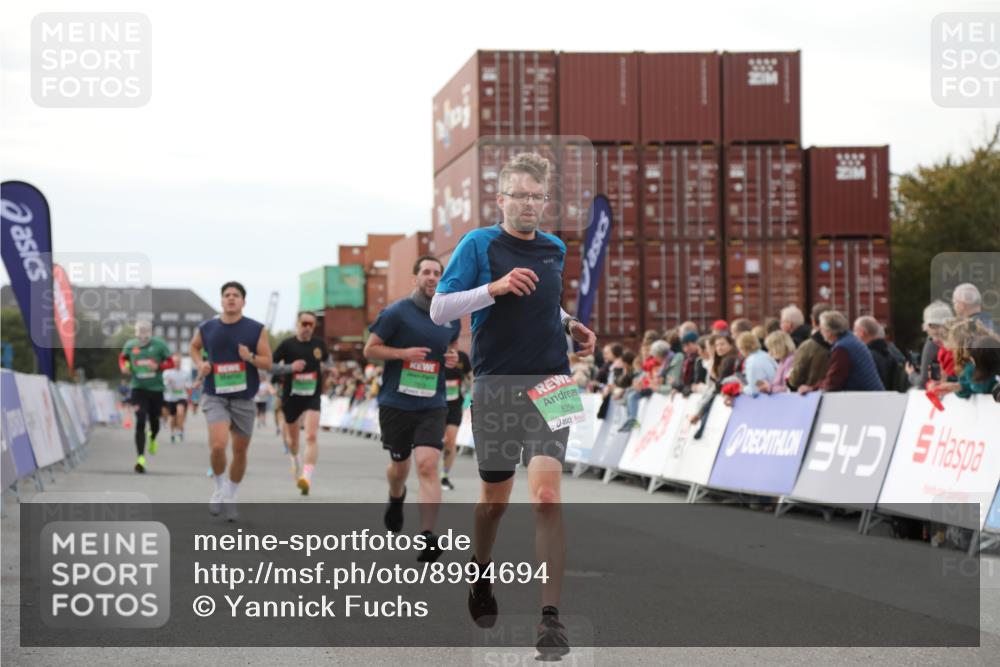 03.10.2025 - Köhlbrandbrückenlauf Yannick Fuchs http://msf.ph/oto/8994694 03.10.2025 16:04:47 Ziel 7006, 7132, 7147, 7192, 7222, 7425, 7513, 7526, 7568, 8254, 9176, 9696 meine-sportfotos.de
