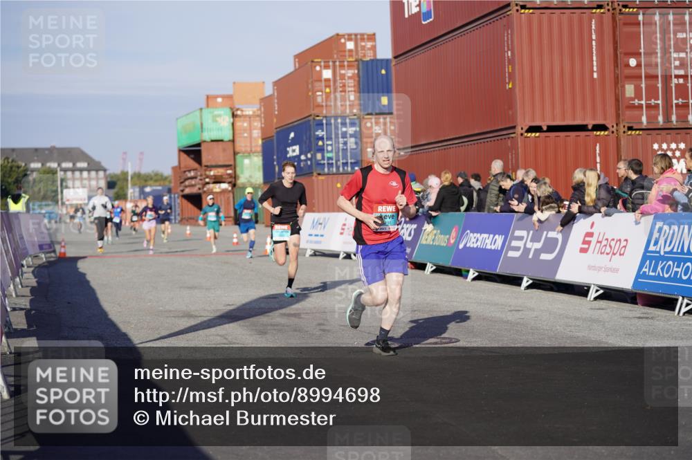03.10.2025 - Köhlbrandbrückenlauf Michael Burmester http://msf.ph/oto/8994698 03.10.2025 09:56:43 Ziel 1023, 1050, 1065, 1150, 1261, 1703, 3491, 3531 meine-sportfotos.de