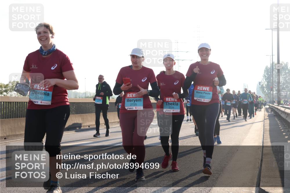 03.10.2025 - Köhlbrandbrückenlauf Luisa Fischer http://msf.ph/oto/8994699 03.10.2025 10:24:19 Position 3 2332, 2725, 2726, 2727, 1 meine-sportfotos.de
