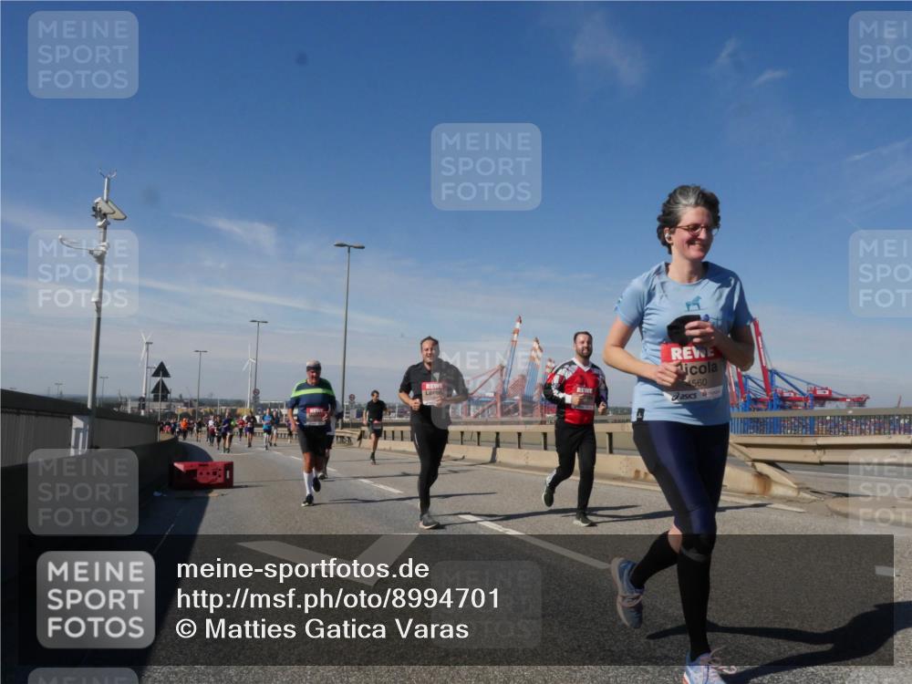 03.10.2025 - Köhlbrandbrückenlauf Matties Gatica Varas http://msf.ph/oto/8994701 03.10.2025 12:48:46 Position 2 560 meine-sportfotos.de