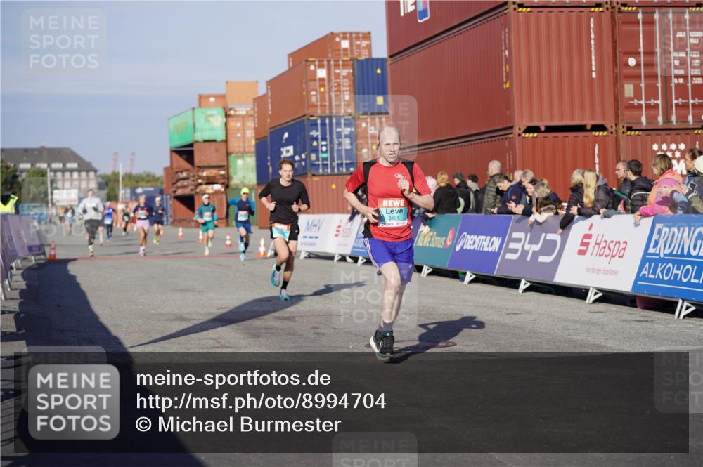 03.10.2025 - Köhlbrandbrückenlauf Michael Burmester http://msf.ph/oto/8994704 03.10.2025 09:56:43 Ziel 1023, 1050, 1065, 1150, 1261, 1703, 3491, 3531 meine-sportfotos.de