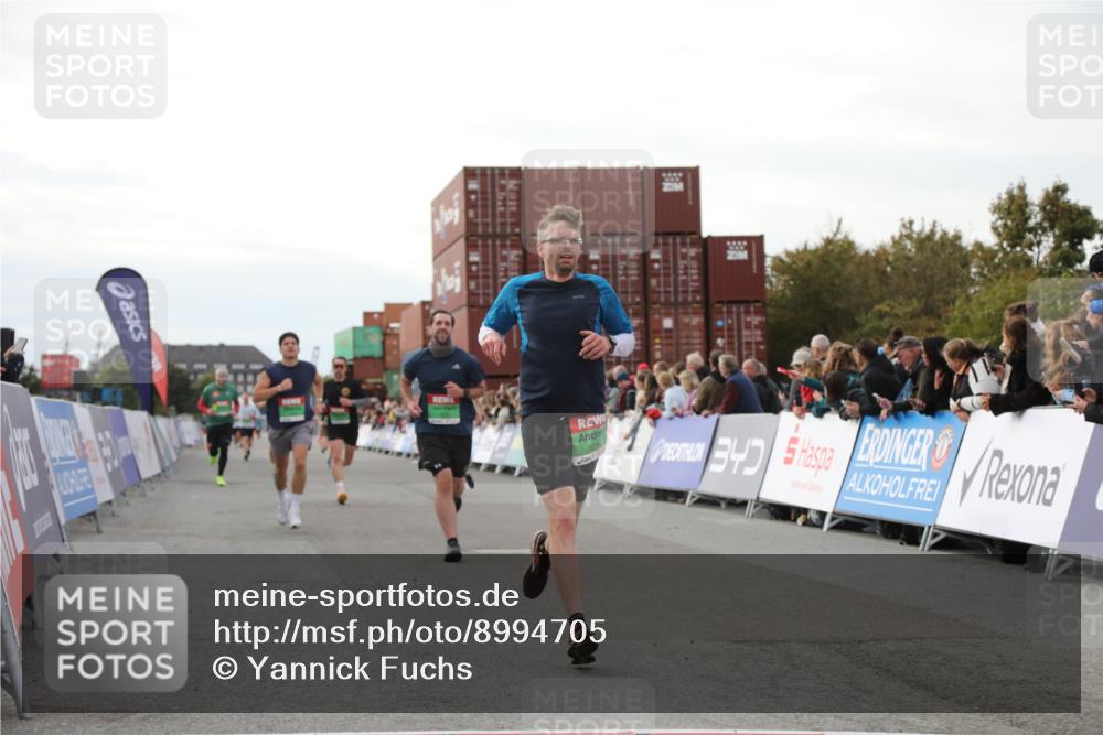 03.10.2025 - Köhlbrandbrückenlauf Yannick Fuchs http://msf.ph/oto/8994705 03.10.2025 16:04:47 Ziel 7006, 7132, 7147, 7192, 7222, 7425, 7513, 7526, 7568, 8254, 9176, 9696 meine-sportfotos.de