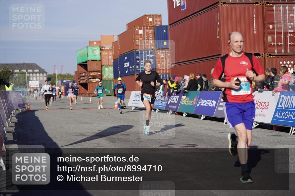 03.10.2025 - Köhlbrandbrückenlauf Michael Burmester http://msf.ph/oto/8994710 03.10.2025 09:56:43 Ziel 1023, 1050, 1065, 1150, 1261, 1703, 3491, 3531 meine-sportfotos.de