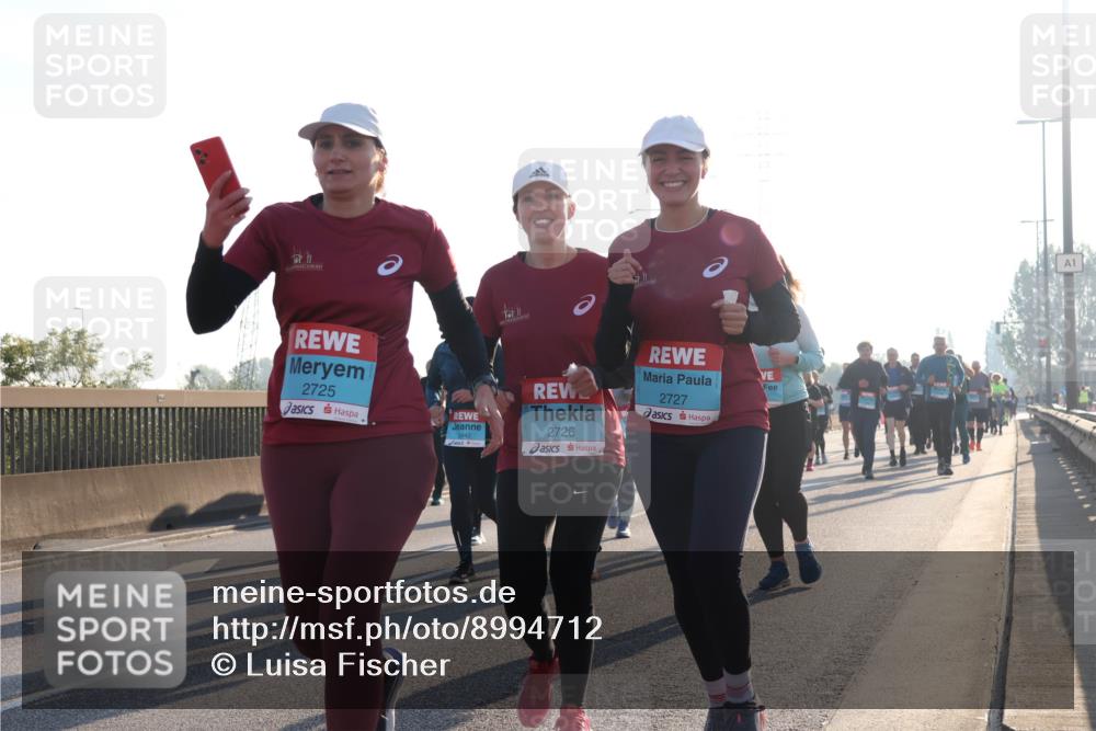 03.10.2025 - Köhlbrandbrückenlauf Luisa Fischer http://msf.ph/oto/8994712 03.10.2025 10:24:20 Position 3 2725, 2727, 2442, 2726, 1 meine-sportfotos.de