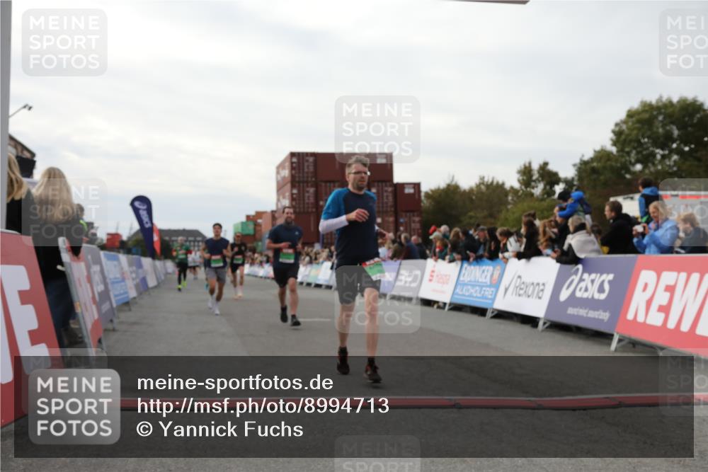 03.10.2025 - Köhlbrandbrückenlauf Yannick Fuchs http://msf.ph/oto/8994713 03.10.2025 16:04:47 Ziel 7006, 7132, 7147, 7192, 7222, 7425, 7513, 7526, 7568, 8254, 9176, 9696 meine-sportfotos.de