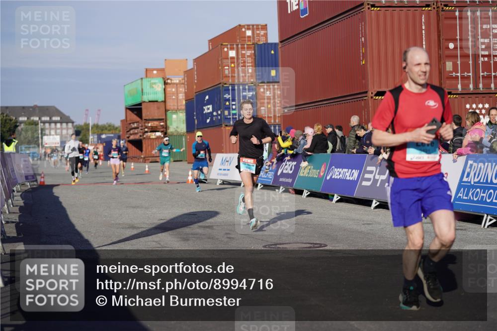 03.10.2025 - Köhlbrandbrückenlauf Michael Burmester http://msf.ph/oto/8994716 03.10.2025 09:56:44 Ziel 1023, 1050, 1065, 1150, 1261, 1703, 3491, 3531 meine-sportfotos.de