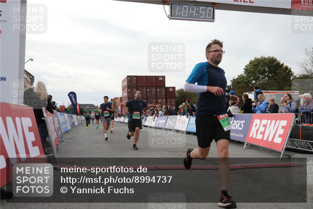 03.10.2025 - Köhlbrandbrückenlauf Yannick Fuchs http://msf.ph/oto/8994737 03.10.2025 16:04:48 Ziel 7006, 7132, 7147, 7192, 7222, 7425, 7513, 7568, 8254, 9176 meine-sportfotos.de