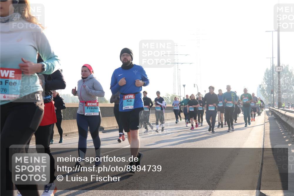 03.10.2025 - Köhlbrandbrückenlauf Luisa Fischer http://msf.ph/oto/8994739 03.10.2025 10:24:22 Position 3 476, 65, 3442, 3441, 1 meine-sportfotos.de