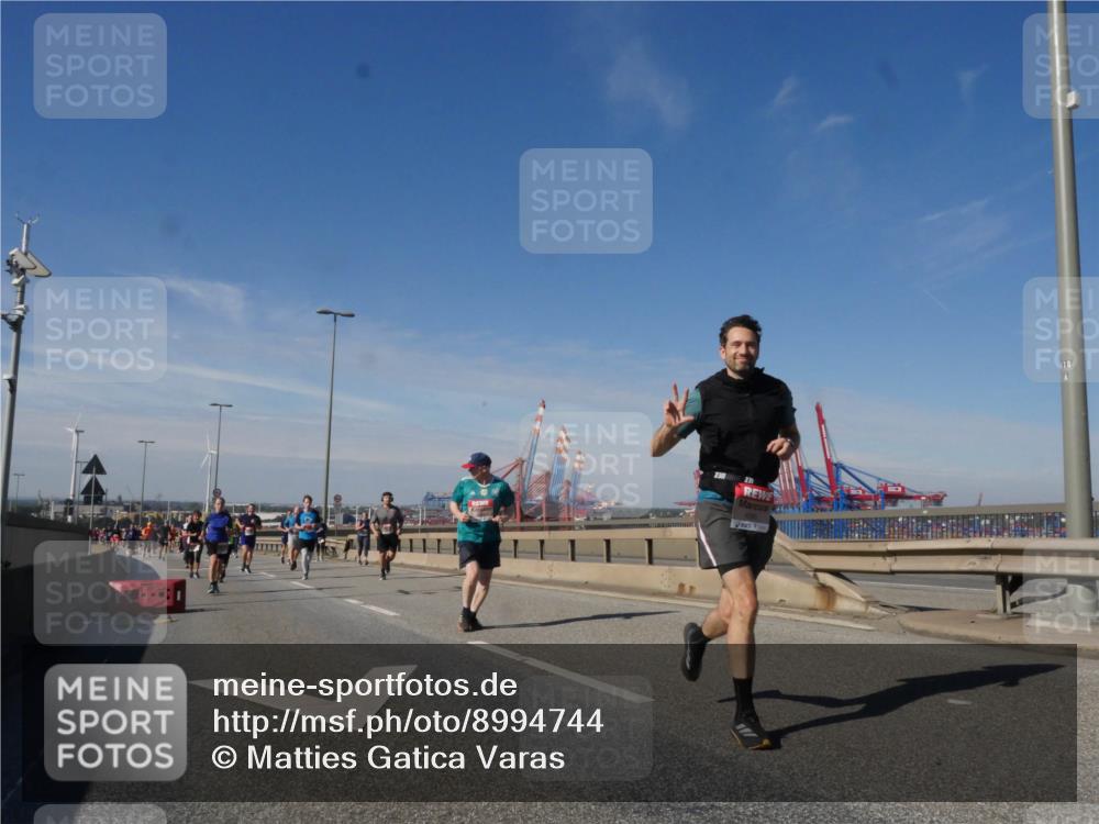 03.10.2025 - Köhlbrandbrückenlauf Matties Gatica Varas http://msf.ph/oto/8994744 03.10.2025 12:48:51 Position 2 3 meine-sportfotos.de