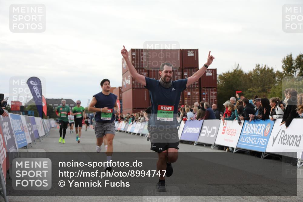 03.10.2025 - Köhlbrandbrückenlauf Yannick Fuchs http://msf.ph/oto/8994747 03.10.2025 16:04:49 Ziel 7006, 7132, 7147, 7192, 7222, 7425, 7513, 7568, 8254, 9176 meine-sportfotos.de