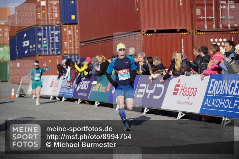 03.10.2025 - Köhlbrandbrückenlauf Michael Burmester http://msf.ph/oto/8994754 03.10.2025 09:56:46 Ziel 1023, 1050, 1065, 1086, 1150, 1261, 1275, 1703, 2844, 3491, 3531 meine-sportfotos.de