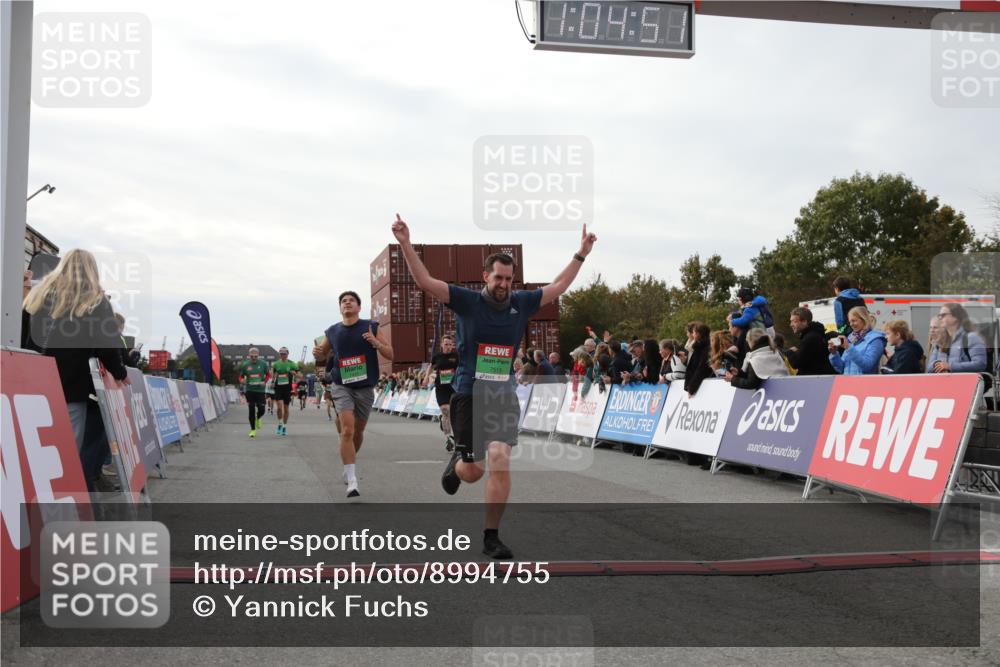 03.10.2025 - Köhlbrandbrückenlauf Yannick Fuchs http://msf.ph/oto/8994755 03.10.2025 16:04:49 Ziel 7006, 7132, 7147, 7192, 7222, 7425, 7513, 7568, 8254, 9176 meine-sportfotos.de