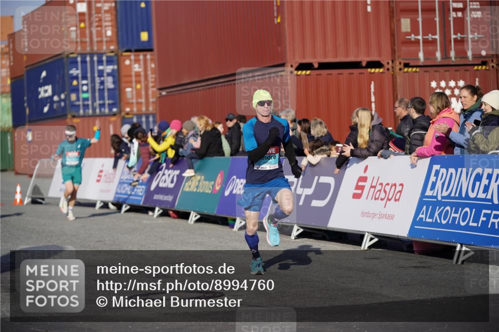 03.10.2025 - Köhlbrandbrückenlauf Michael Burmester http://msf.ph/oto/8994760 03.10.2025 09:56:46 Ziel 1023, 1050, 1065, 1086, 1150, 1261, 1275, 1703, 2844, 3491, 3531 meine-sportfotos.de