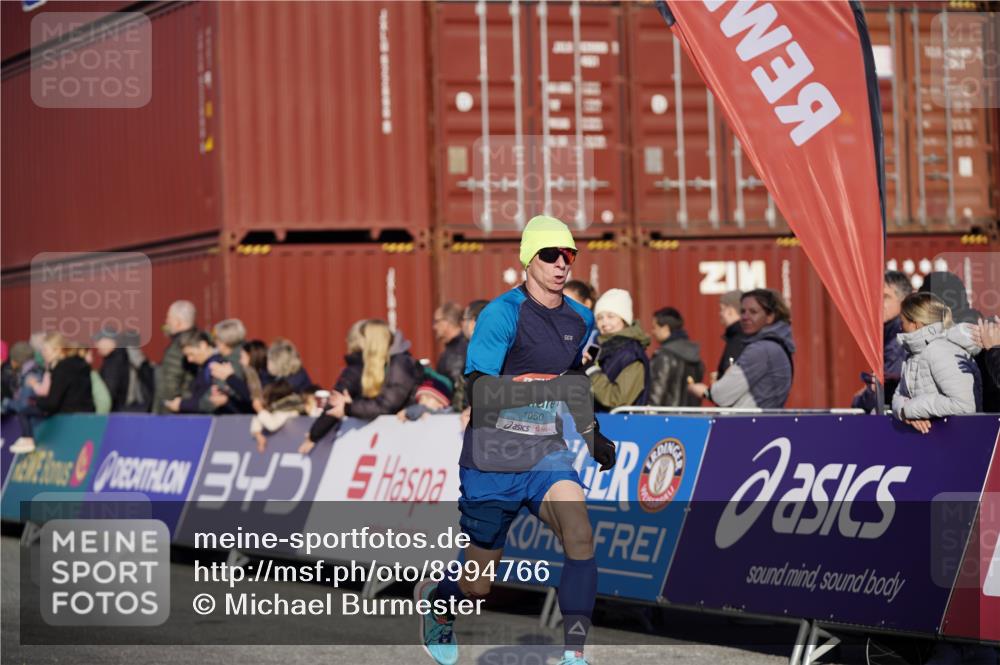 03.10.2025 - Köhlbrandbrückenlauf Michael Burmester http://msf.ph/oto/8994766 03.10.2025 09:56:47 Ziel 1023, 1050, 1065, 1086, 1150, 1275, 1703, 2844, 3491, 3531 meine-sportfotos.de