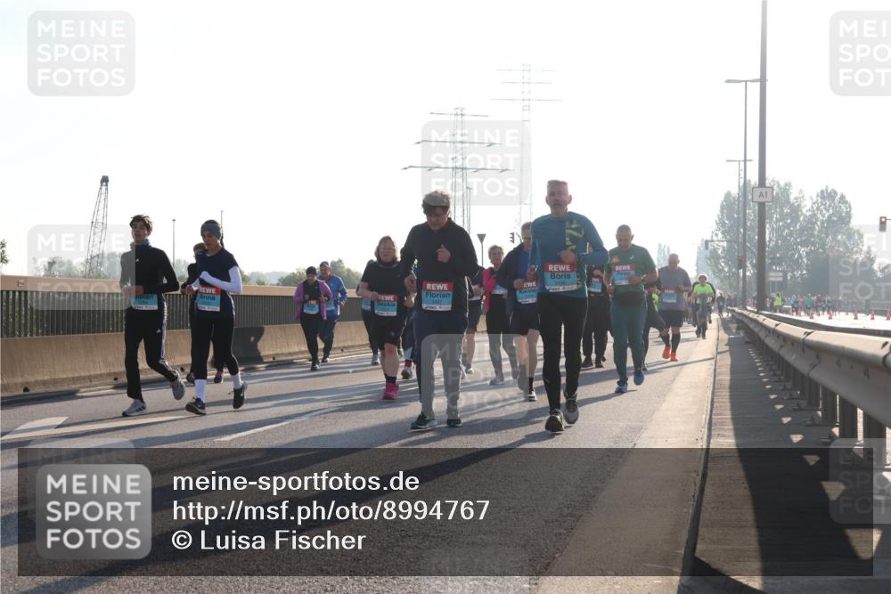 03.10.2025 - Köhlbrandbrückenlauf Luisa Fischer http://msf.ph/oto/8994767 03.10.2025 10:24:25 Position 3 1 meine-sportfotos.de