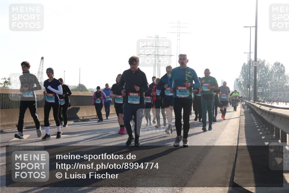 03.10.2025 - Köhlbrandbrückenlauf Luisa Fischer http://msf.ph/oto/8994774 03.10.2025 10:24:26 Position 3 3437, 3438, 1 meine-sportfotos.de