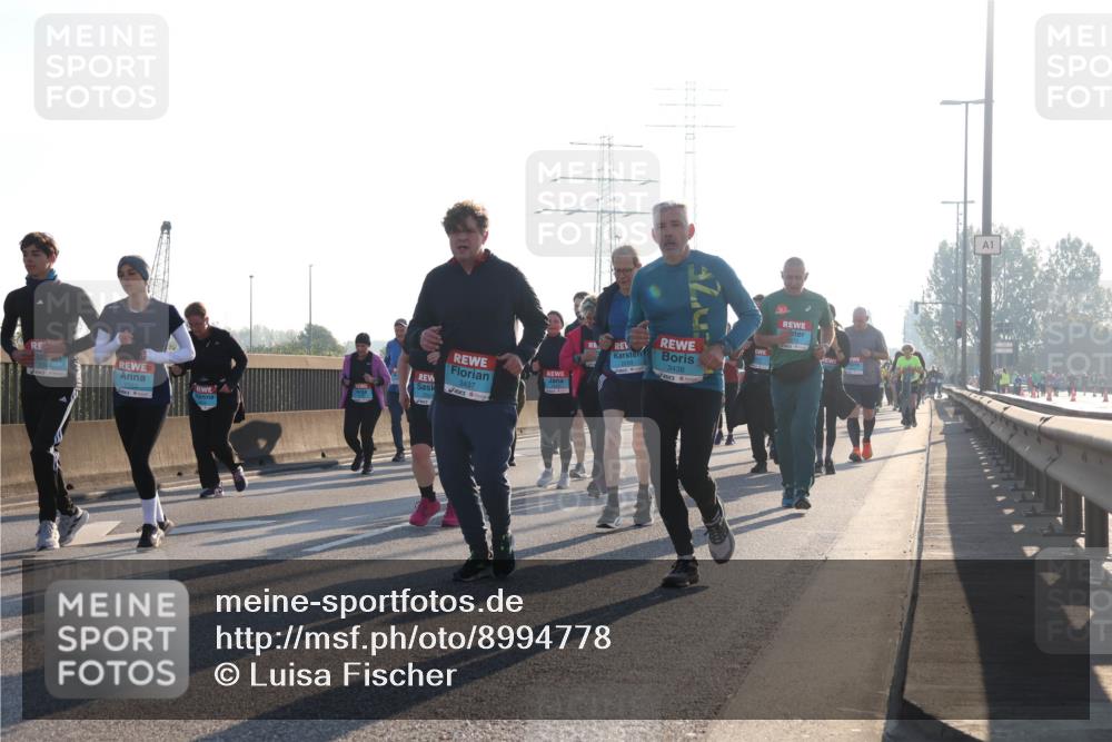 03.10.2025 - Köhlbrandbrückenlauf Luisa Fischer http://msf.ph/oto/8994778 03.10.2025 10:24:26 Position 3 2263, 3437, 2259, 3438, 1 meine-sportfotos.de