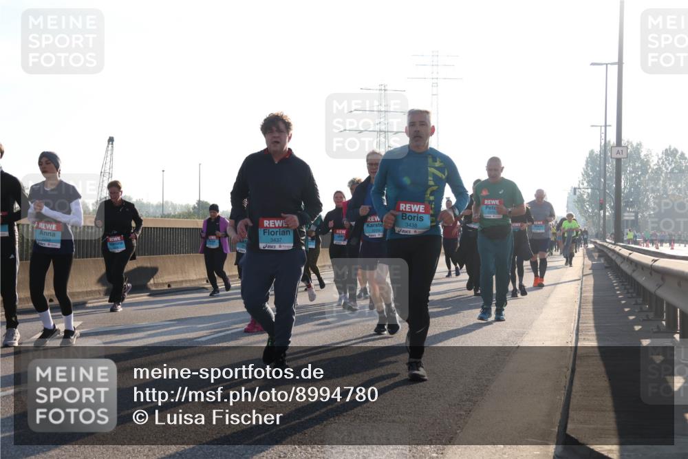 03.10.2025 - Köhlbrandbrückenlauf Luisa Fischer http://msf.ph/oto/8994780 03.10.2025 10:24:26 Position 3 2263, 3437, 3438, 1 meine-sportfotos.de