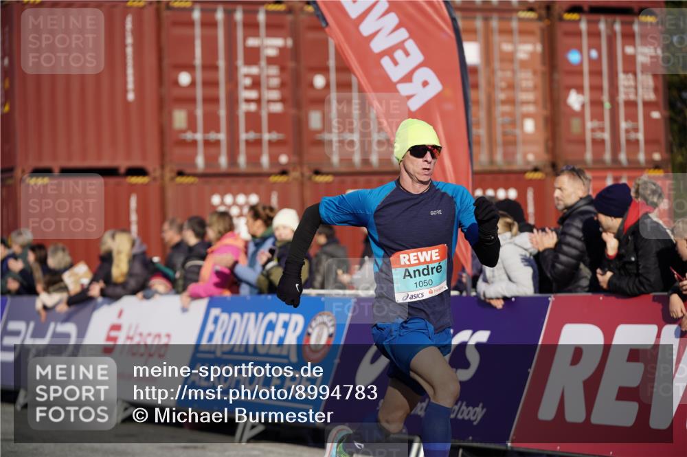 03.10.2025 - Köhlbrandbrückenlauf Michael Burmester http://msf.ph/oto/8994783 03.10.2025 09:56:47 Ziel 1023, 1050, 1065, 1086, 1150, 1275, 1703, 2844, 3491, 3531 meine-sportfotos.de