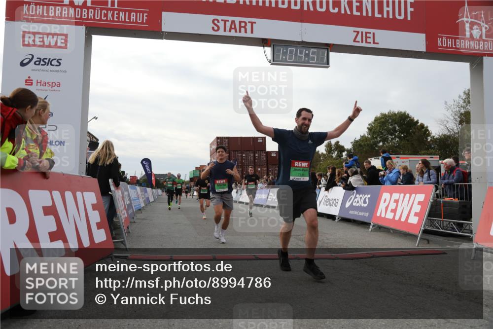 03.10.2025 - Köhlbrandbrückenlauf Yannick Fuchs http://msf.ph/oto/8994786 03.10.2025 16:04:49 Ziel 7006, 7132, 7147, 7192, 7222, 7425, 7513, 7568, 8254, 9176 meine-sportfotos.de
