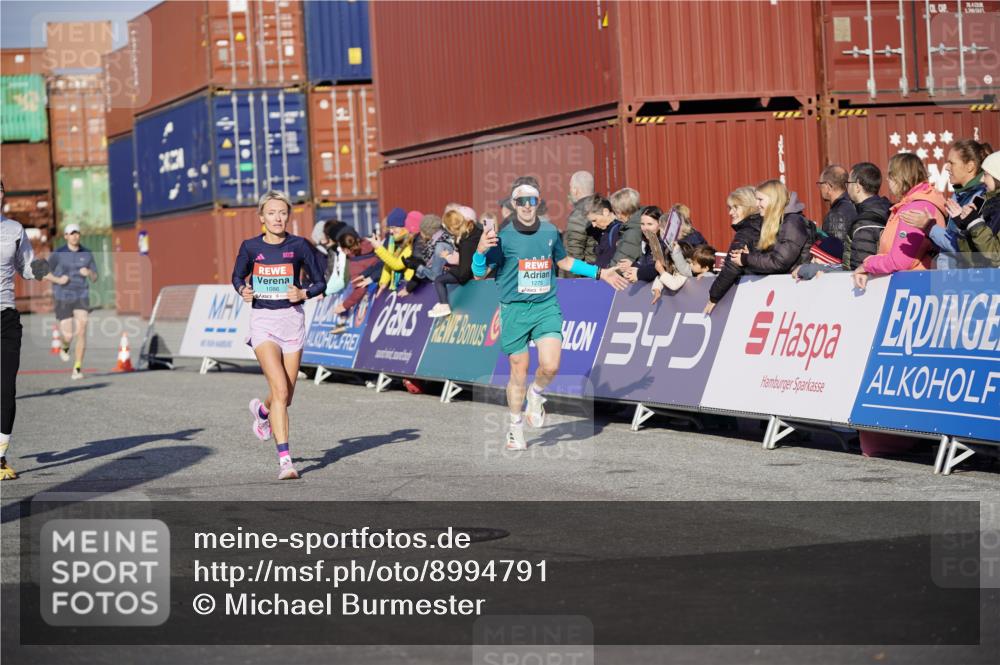03.10.2025 - Köhlbrandbrückenlauf Michael Burmester http://msf.ph/oto/8994791 03.10.2025 09:56:49 Ziel 1050, 1068, 1086, 1196, 1275, 2844, 3491, 3531 meine-sportfotos.de
