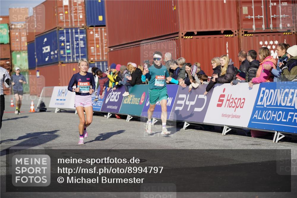 03.10.2025 - Köhlbrandbrückenlauf Michael Burmester http://msf.ph/oto/8994797 03.10.2025 09:56:49 Ziel 1050, 1068, 1086, 1196, 1275, 2844, 3491, 3531 meine-sportfotos.de