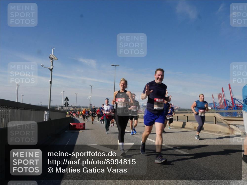 03.10.2025 - Köhlbrandbrückenlauf Matties Gatica Varas http://msf.ph/oto/8994815 03.10.2025 12:49:00 Position 2 4760 meine-sportfotos.de