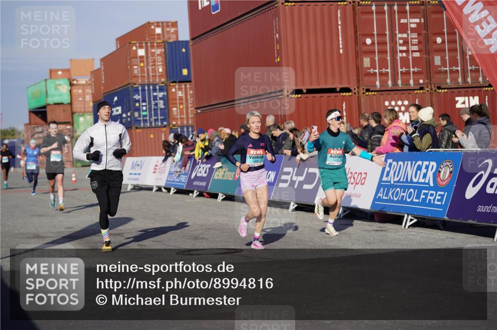 03.10.2025 - Köhlbrandbrückenlauf Michael Burmester http://msf.ph/oto/8994816 03.10.2025 09:56:50 Ziel 1050, 1068, 1086, 1196, 1275, 2844, 2955, 3491, 3531 meine-sportfotos.de