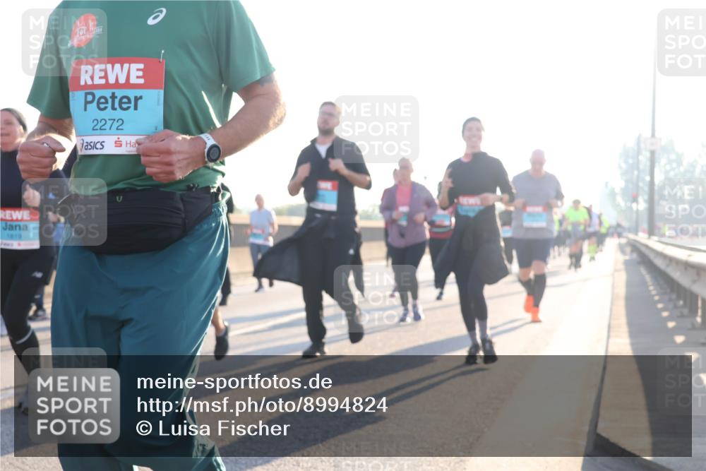 03.10.2025 - Köhlbrandbrückenlauf Luisa Fischer http://msf.ph/oto/8994824 03.10.2025 10:24:30 Position 3 1819, 2272 meine-sportfotos.de