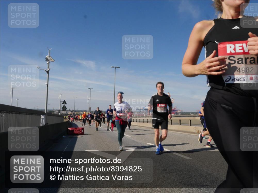 03.10.2025 - Köhlbrandbrückenlauf Matties Gatica Varas http://msf.ph/oto/8994825 03.10.2025 12:49:01 Position 2 4982 meine-sportfotos.de