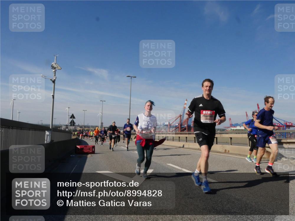 03.10.2025 - Köhlbrandbrückenlauf Matties Gatica Varas http://msf.ph/oto/8994828 03.10.2025 12:49:02 Position 2 4962 meine-sportfotos.de