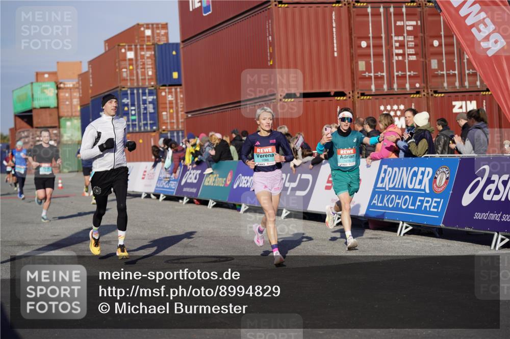 03.10.2025 - Köhlbrandbrückenlauf Michael Burmester http://msf.ph/oto/8994829 03.10.2025 09:56:50 Ziel 1050, 1068, 1086, 1196, 1275, 2844, 2955, 3491, 3531 meine-sportfotos.de