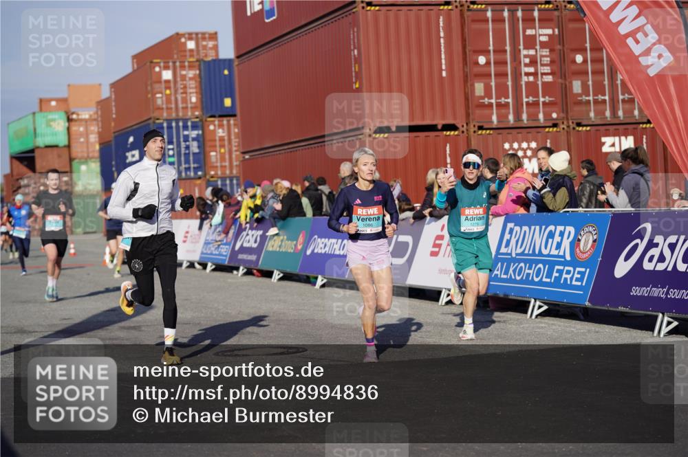 03.10.2025 - Köhlbrandbrückenlauf Michael Burmester http://msf.ph/oto/8994836 03.10.2025 09:56:50 Ziel 1050, 1068, 1086, 1196, 1275, 2844, 2955, 3491, 3531 meine-sportfotos.de
