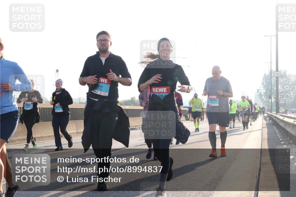 03.10.2025 - Köhlbrandbrückenlauf Luisa Fischer http://msf.ph/oto/8994837 03.10.2025 10:24:31 Position 3 3733, 2513, 1 meine-sportfotos.de