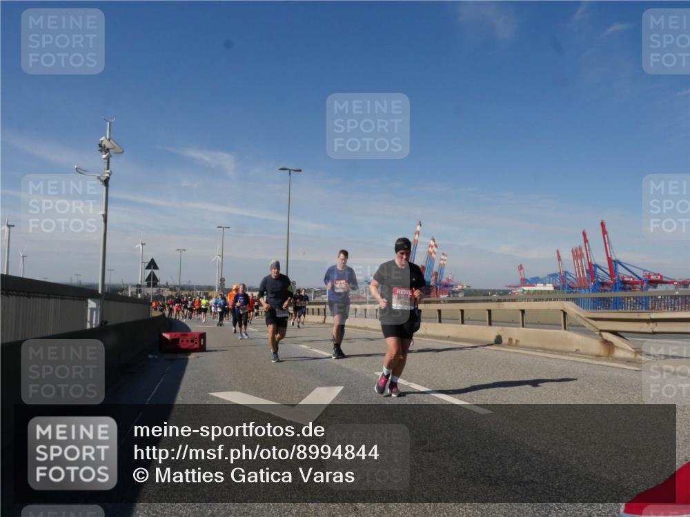 03.10.2025 - Köhlbrandbrückenlauf Matties Gatica Varas http://msf.ph/oto/8994844 03.10.2025 12:49:04 Position 2  meine-sportfotos.de