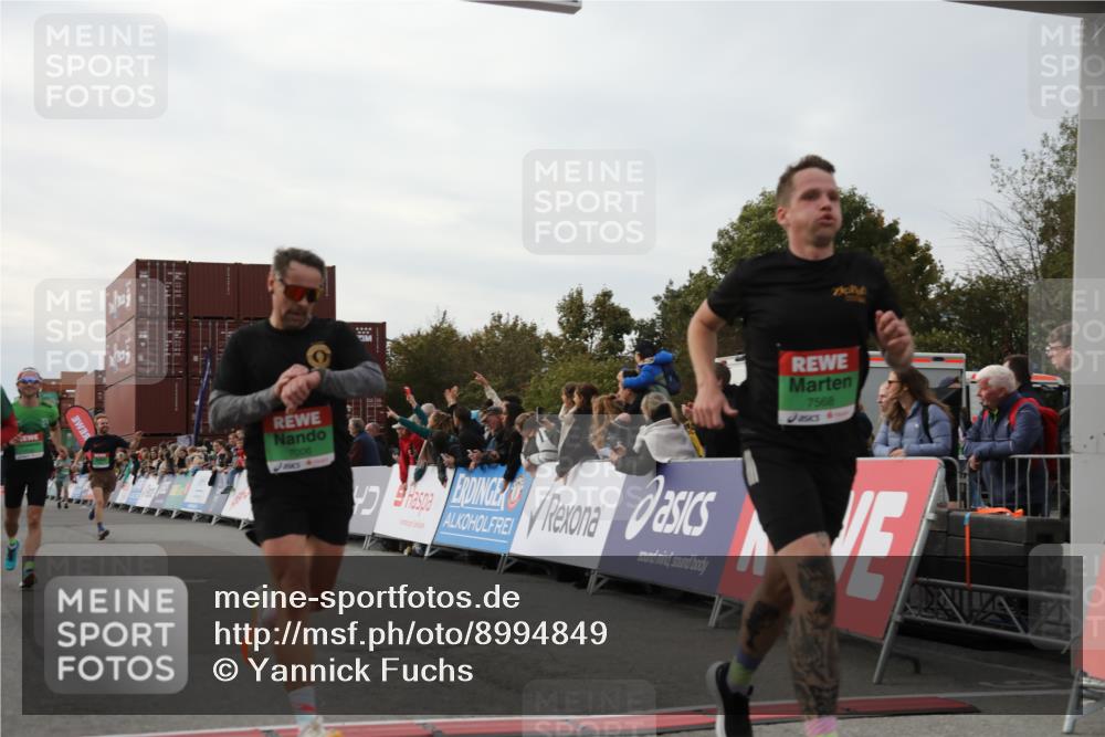 03.10.2025 - Köhlbrandbrückenlauf Yannick Fuchs http://msf.ph/oto/8994849 03.10.2025 16:04:52 Ziel 7006, 7132, 7222, 7270, 7425, 7513, 7568, 9176, 9584 meine-sportfotos.de