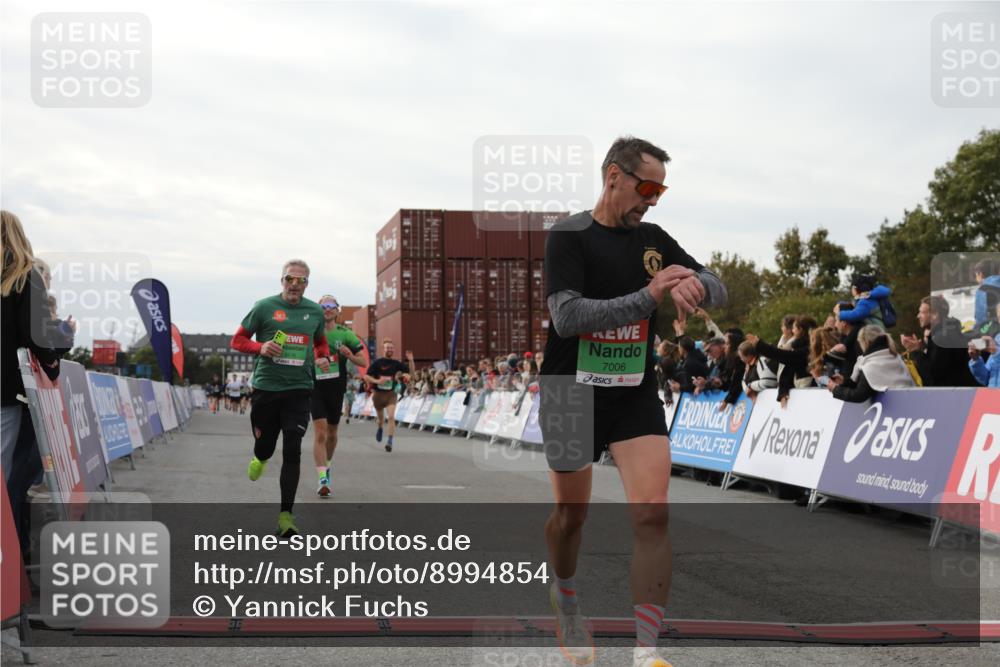 03.10.2025 - Köhlbrandbrückenlauf Yannick Fuchs http://msf.ph/oto/8994854 03.10.2025 16:04:52 Ziel 7006, 7132, 7222, 7270, 7425, 7513, 7568, 9176, 9584 meine-sportfotos.de