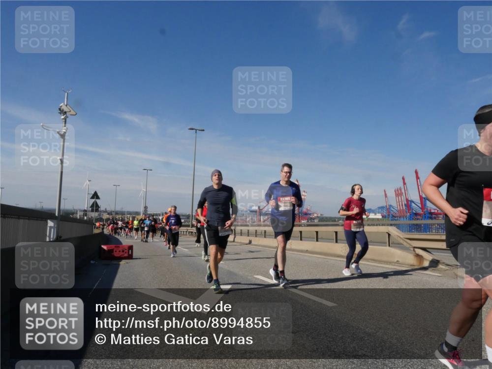 03.10.2025 - Köhlbrandbrückenlauf Matties Gatica Varas http://msf.ph/oto/8994855 03.10.2025 12:49:05 Position 2  meine-sportfotos.de