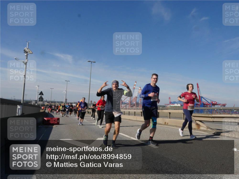 03.10.2025 - Köhlbrandbrückenlauf Matties Gatica Varas http://msf.ph/oto/8994859 03.10.2025 12:49:06 Position 2  meine-sportfotos.de