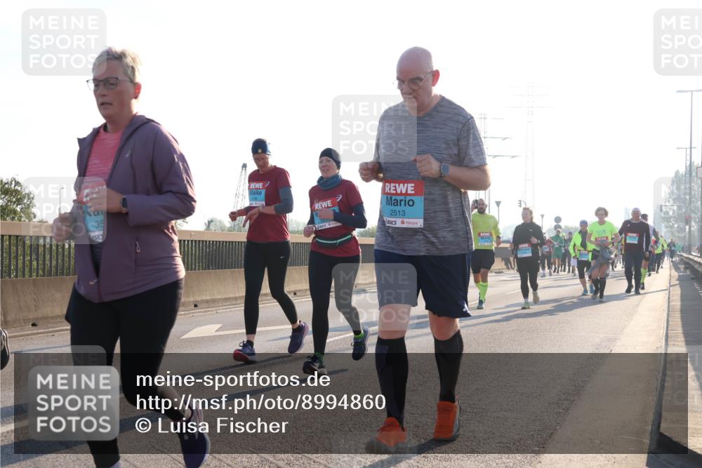 03.10.2025 - Köhlbrandbrückenlauf Luisa Fischer http://msf.ph/oto/8994860 03.10.2025 10:24:34 Position 3 35, 2, 2513 meine-sportfotos.de