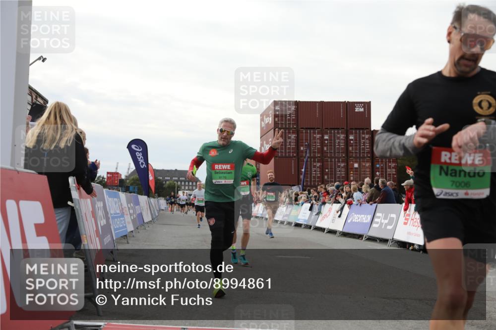03.10.2025 - Köhlbrandbrückenlauf Yannick Fuchs http://msf.ph/oto/8994861 03.10.2025 16:04:52 Ziel 7006, 7132, 7222, 7270, 7425, 7513, 7568, 9176, 9584 meine-sportfotos.de