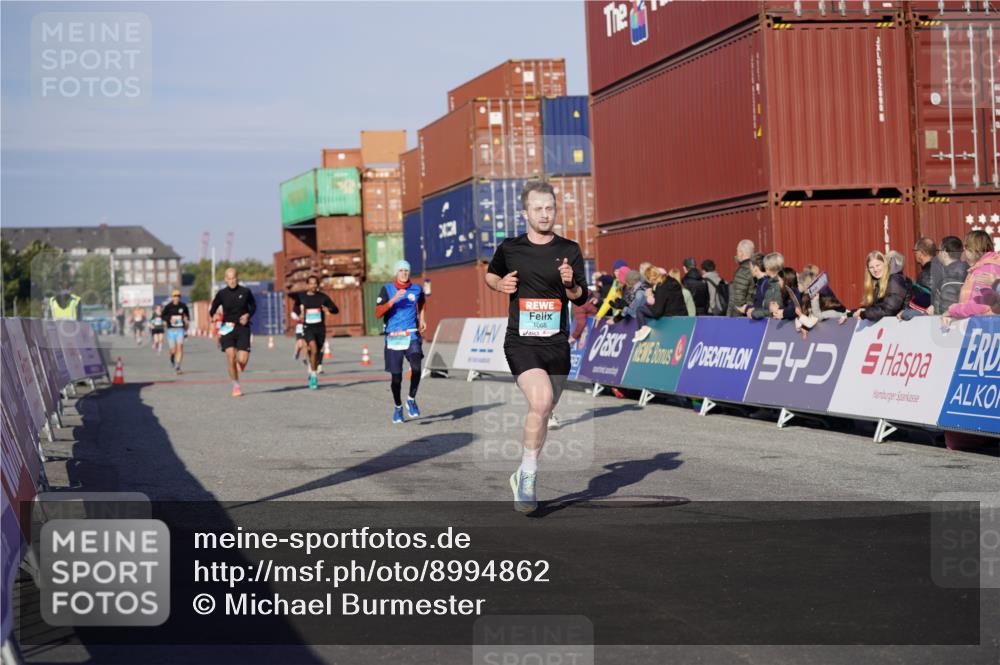03.10.2025 - Köhlbrandbrückenlauf Michael Burmester http://msf.ph/oto/8994862 03.10.2025 09:56:52 Ziel 1050, 1068, 1086, 1196, 1275, 1550, 2844, 2955, 3270, 3531 meine-sportfotos.de