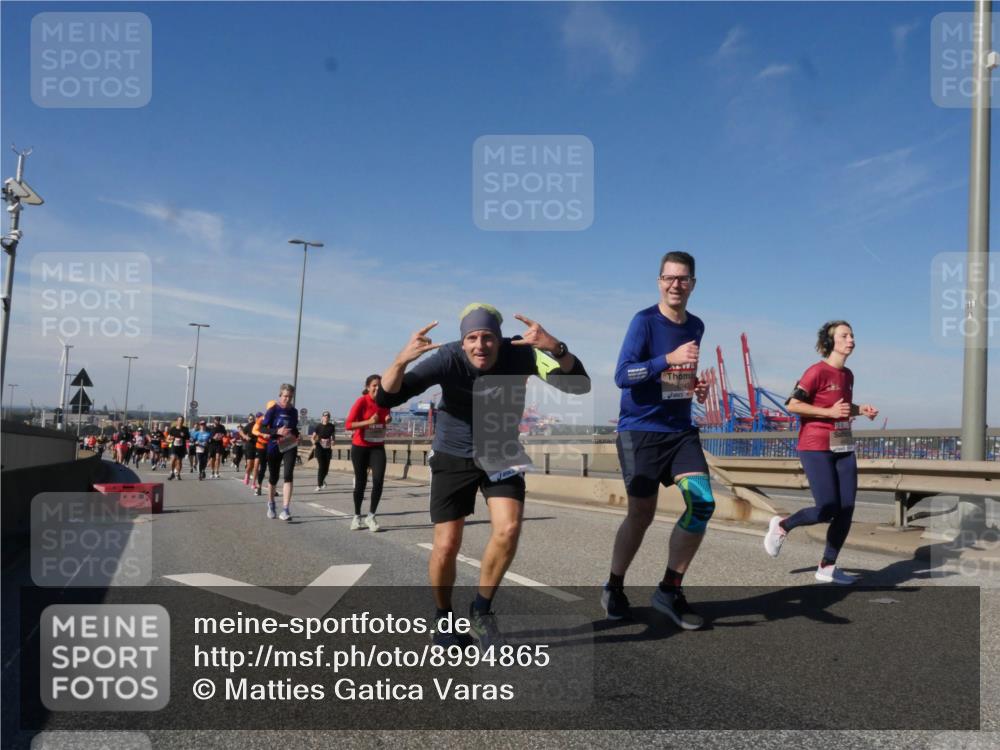03.10.2025 - Köhlbrandbrückenlauf Matties Gatica Varas http://msf.ph/oto/8994865 03.10.2025 12:49:06 Position 2  meine-sportfotos.de