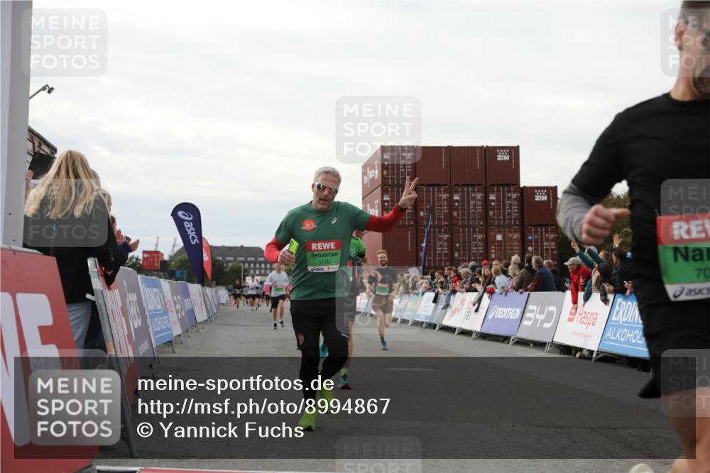 03.10.2025 - Köhlbrandbrückenlauf Yannick Fuchs http://msf.ph/oto/8994867 03.10.2025 16:04:52 Ziel 7006, 7132, 7222, 7270, 7425, 7513, 7568, 9176, 9584 meine-sportfotos.de