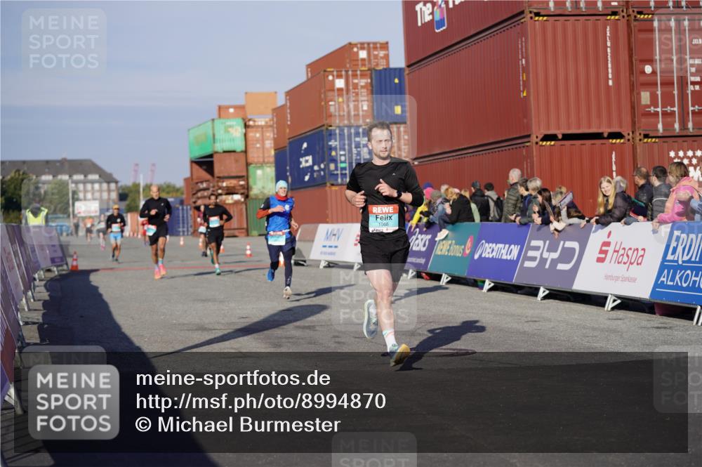 03.10.2025 - Köhlbrandbrückenlauf Michael Burmester http://msf.ph/oto/8994870 03.10.2025 09:56:52 Ziel 1050, 1068, 1086, 1196, 1275, 1550, 2844, 2955, 3270, 3531 meine-sportfotos.de