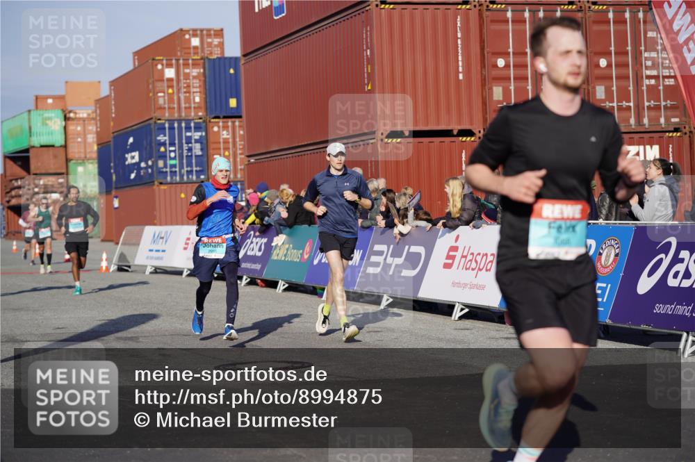 03.10.2025 - Köhlbrandbrückenlauf Michael Burmester http://msf.ph/oto/8994875 03.10.2025 09:56:54 Ziel 1050, 1068, 1086, 1196, 1275, 1550, 2844, 2955, 3205, 3270 meine-sportfotos.de