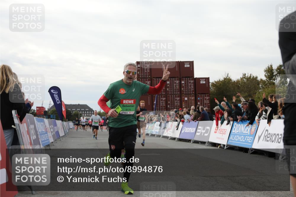 03.10.2025 - Köhlbrandbrückenlauf Yannick Fuchs http://msf.ph/oto/8994876 03.10.2025 16:04:53 Ziel 7006, 7132, 7168, 7222, 7270, 7425, 7513, 7568, 9176, 9584 meine-sportfotos.de
