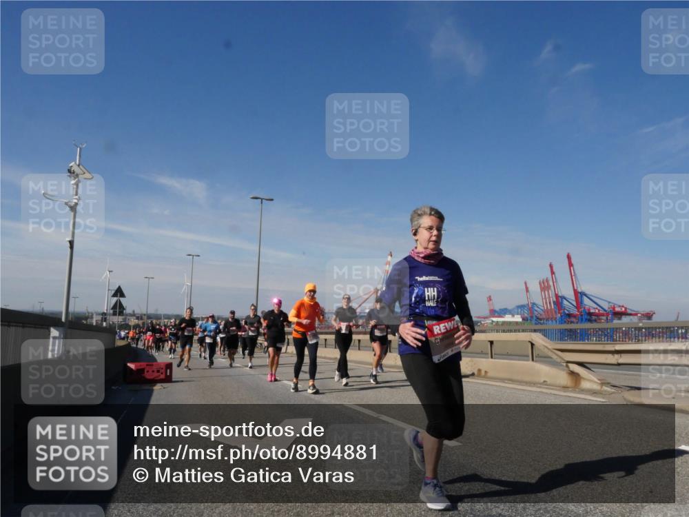 03.10.2025 - Köhlbrandbrückenlauf Matties Gatica Varas http://msf.ph/oto/8994881 03.10.2025 12:49:09 Position 2  meine-sportfotos.de